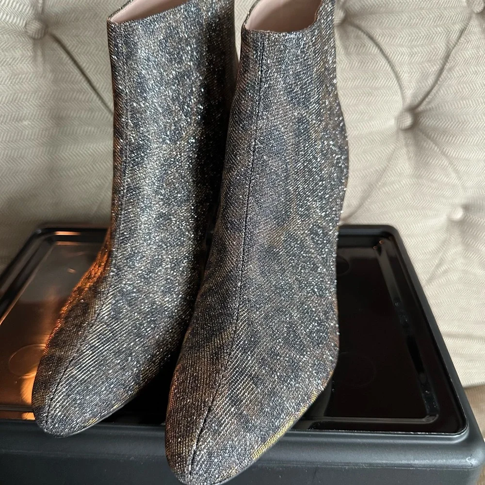 SJP by Sarah Jessica Parker | classic, zip-up ankle Minnie bootie. - Picture 3 of 5